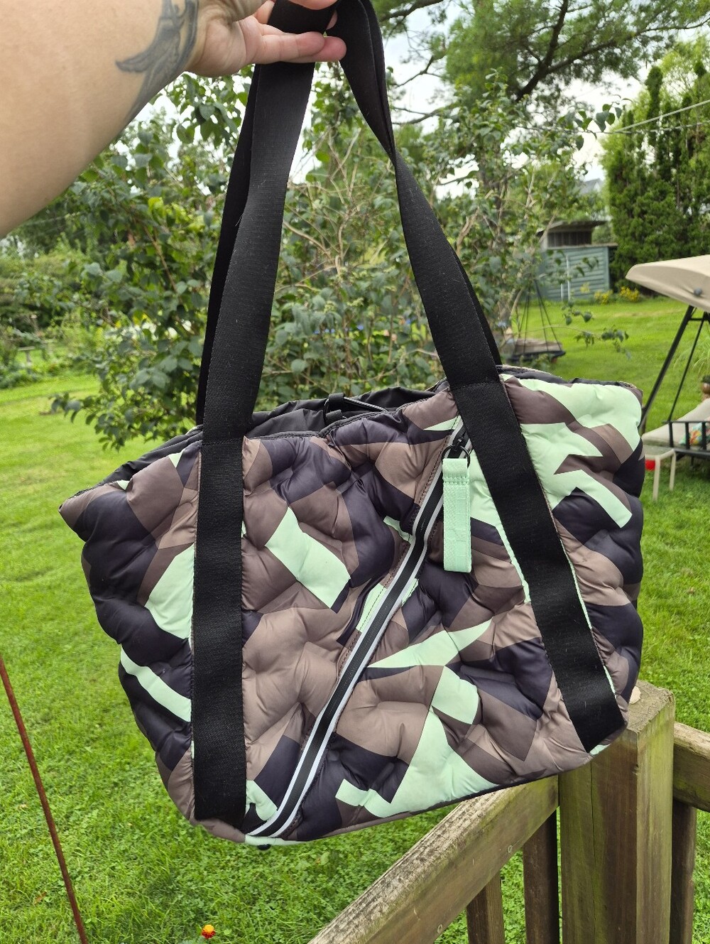 Go Dash Dot Gemma Puffy Tote